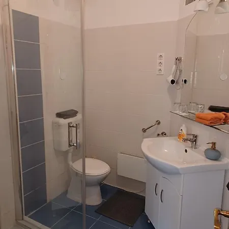 Eva Apartmanhaz *