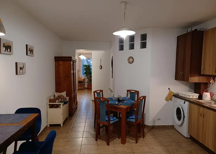Eva Apartmanhaz בית הארחה אגר