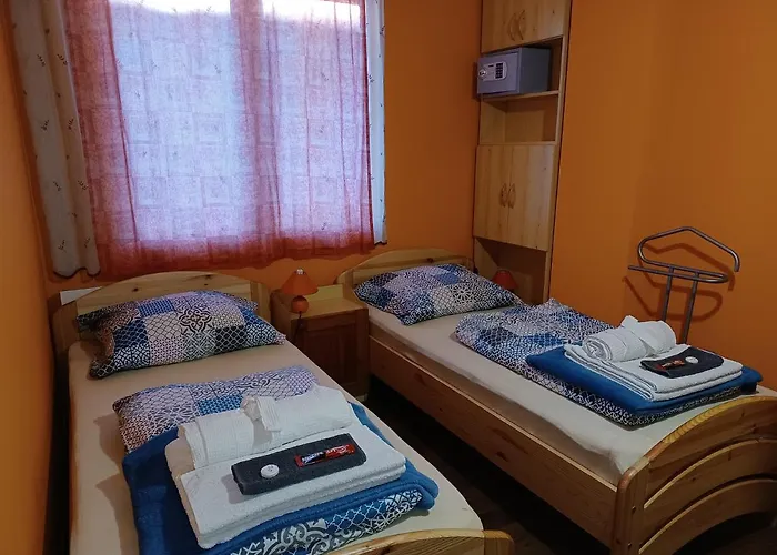 Eva Apartmanhaz בית הארחה אגר