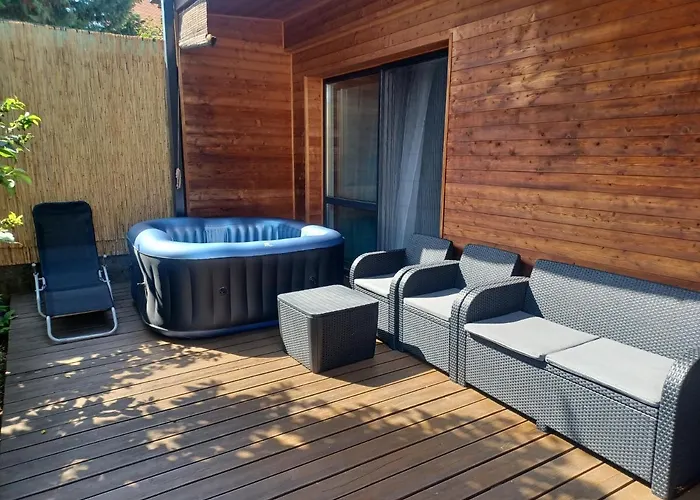Eva Apartmanhaz בית הארחה 4*
