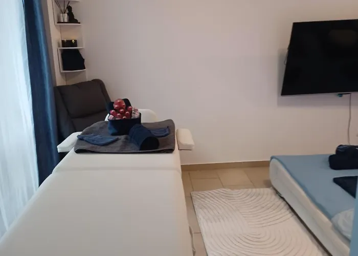 Eva Apartmanhaz בית הארחה 4*