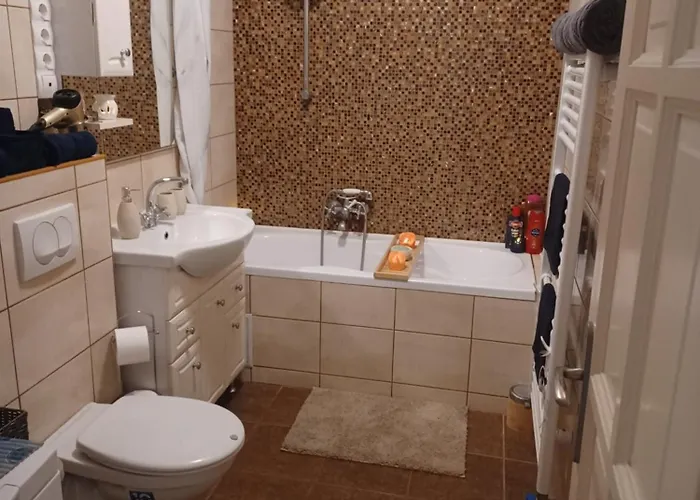 Eva Apartmanhaz בית הארחה אגר