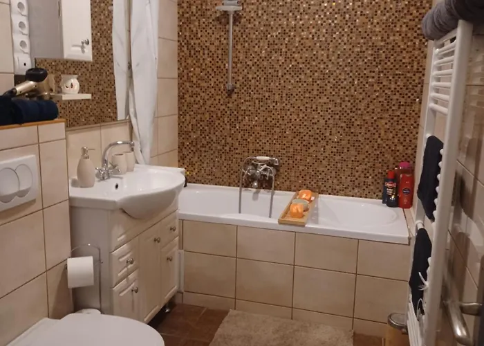 Eva Apartmanhaz אגר