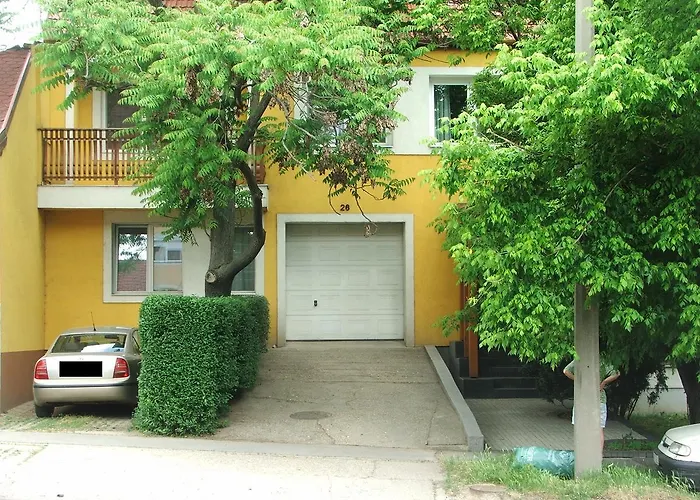 Eva Apartmanhaz אגר