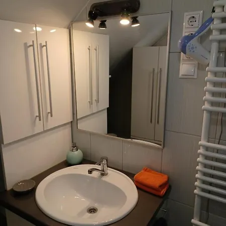 Eva Apartmanhaz 4* אגר