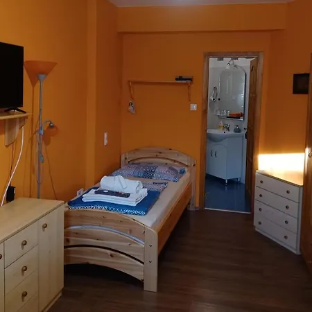 Eva Apartmanhaz בית הארחה