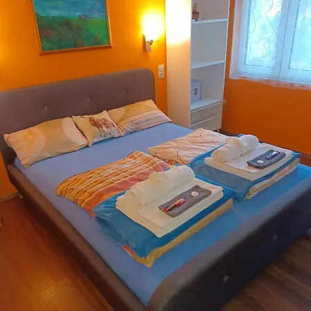 Eva Apartmanhaz אגר