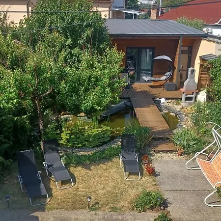 Eva Apartmanhaz אגר