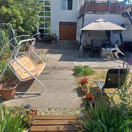 Eva Apartmanhaz בית הארחה