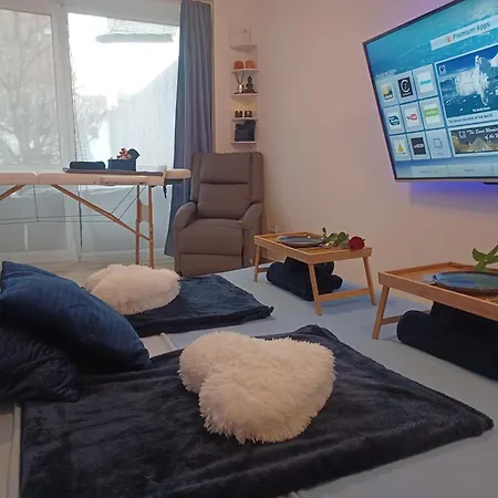 Eva Apartmanhaz בית הארחה אגר