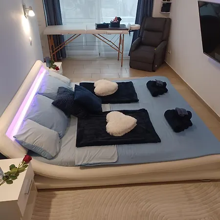 Eva Apartmanhaz אגר