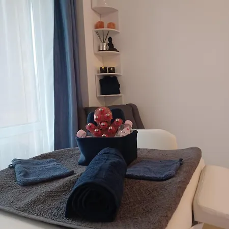 Eva Apartmanhaz בית הארחה אגר