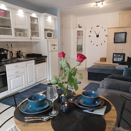 Eva Apartmanhaz אגר