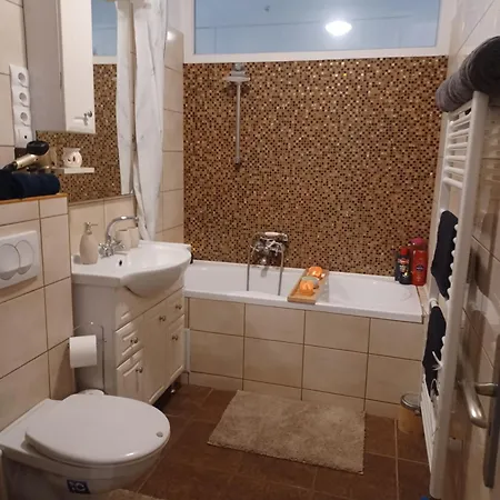 Eva Apartmanhaz אגר